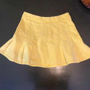 YELLOW PLEATED SKIRT SIZE 13